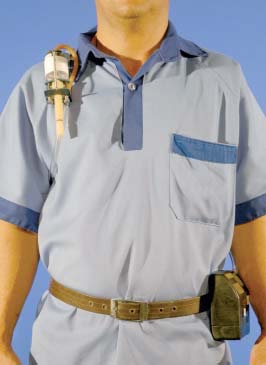 h representa o número de horas da jornada e poderia ser aplicado a um LEO tido como média ponderada pelo tempo ou teto, com exceção dos agentes que produzissem irritação apenas. Este fator FC foi utilizado para adaptação da lista dos TLV´s de 1977 e que passaram a constituir o Quadro 1 do Anexo 11 da NR 15 (BRASIL, 2019). Apenas para melhor entendimento desta correção (FC), ao refazer o cálculo verificou-se que existiu discrepância no fator utilizado (f = 0,78) e o fator que pode ser calculado (f = 0,75)(Colacioppo, 2020) Para a maioria das substâncias os TLV's, ou LEO's, deve considerar os valores médios calculados como concentrações médias ponderadas pelo tempo, MPT, ou seja, cada concentração deve ser ponderada pelo tempo que foi medida, considerando-se toda a jornada de trabalho inclusive períodos de concentração zero:?????? = (?? 1 ×?? 1 )+(?? 2 ×?? 2 )+(?? 3 ×?? 3 )+?+(?? ?? ×?? ?? ) ? ?? ?? (Onde: MPT = Média Ponderada pelo Tempo, C = Concentração do agente, e T = Tempo que a concentração existiu ou tempo de exposição de um trabalhador a esta concentração.